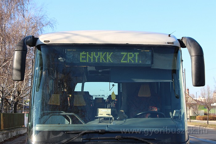 IMG_21500.JPG - ÉNYKK ZRT. felirat egy helyközi buszon